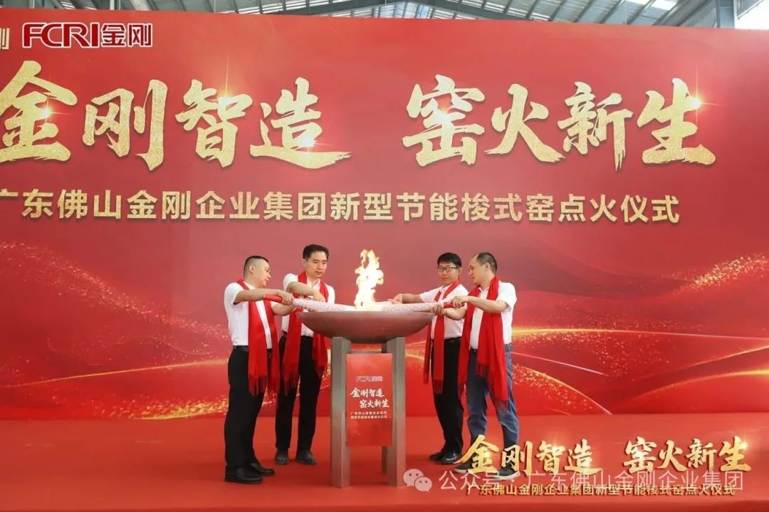 �����ܻ����Gɫ���D���������������F�����²��ϻ����c��Ͷ�a