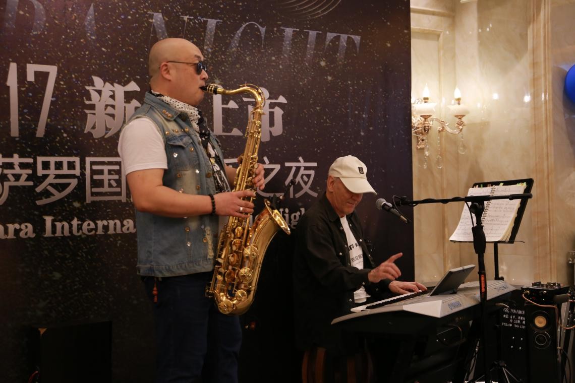 �W���Z���׈����_�_���H�������(hu��)�A�M��س���