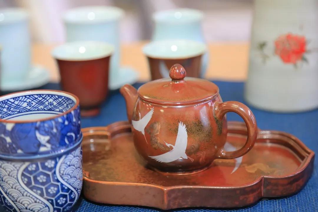 ����څ�ݣ�����������Ҋ���Բ��(hu��)�ѣ�Փ�������၆չ��(hu��)��څ��