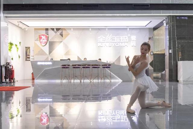 ��ɽ�ɺ�Ʒ�b�C��